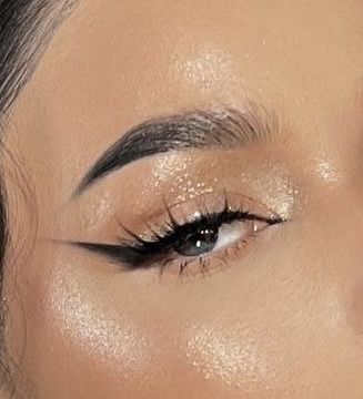 Make-up & Sprâncene Perfecte – Deplasare la locație