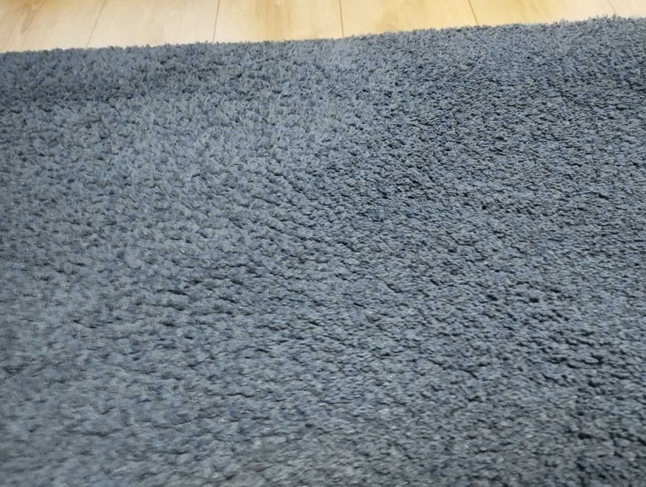 Продавам син килим, дълъг косъм