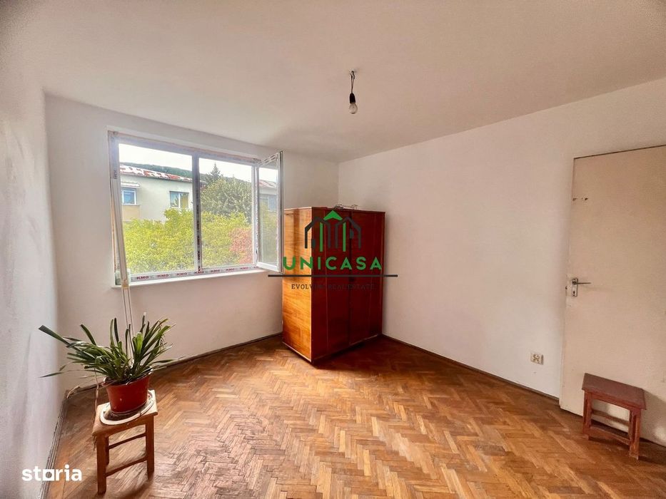 Apartament 4 camere, decomandat/Etaj 4/4 ,Zona Nord