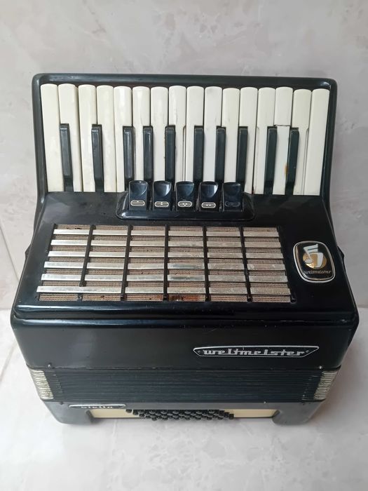 Акордеон Велтмайстер  (Weltmeister ) 40 баса