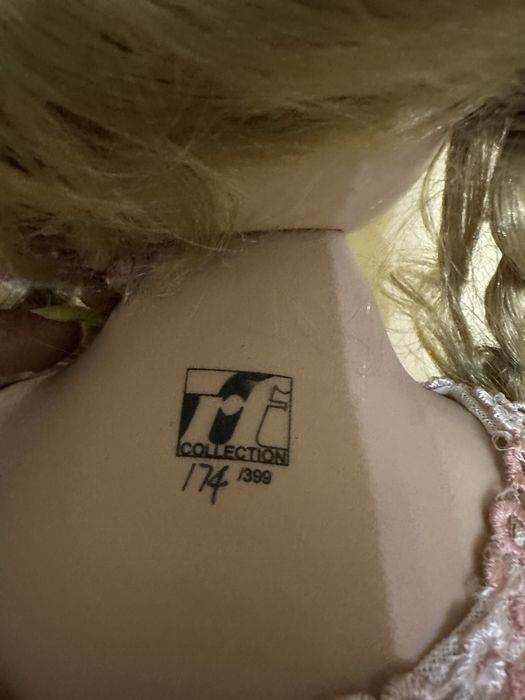 Papusa de colectie stantata