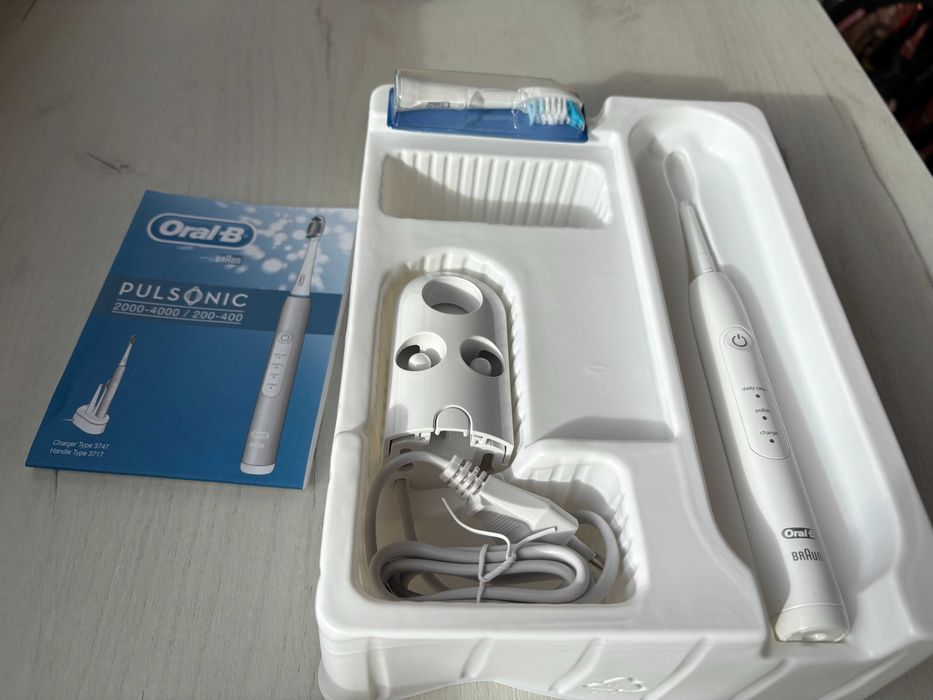 Ел. четка за зъби Oral-B Braun с акум. батерия и станция за зареждане