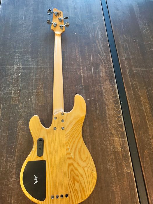 Бас китара Ibanez ATK 200, продавам