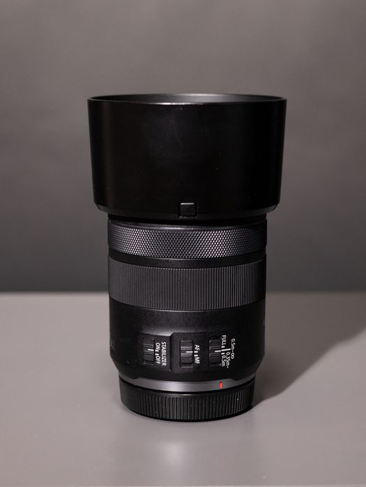 Canon RF 85mm F2 Macro IS STM + parasolar