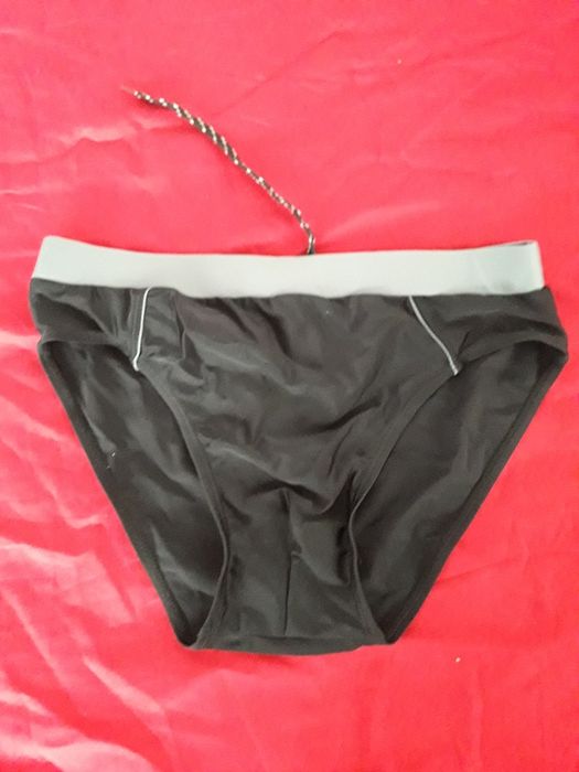 Бански без следи от употреба