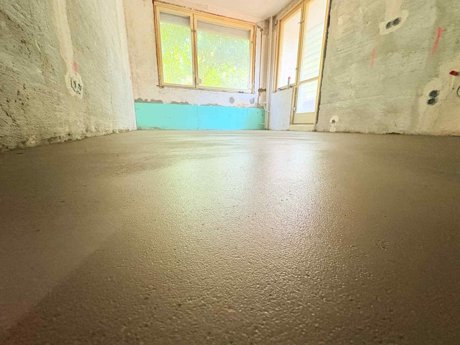 Машинно полагане на подова замазка!