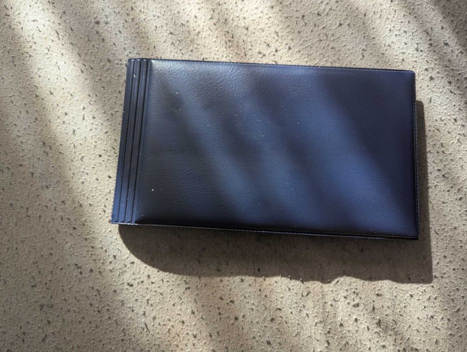 български, нециркулирали банкноти 1951-2005 в колекционерски албум.