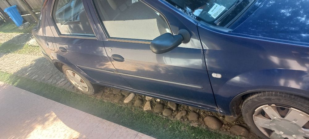Vând Dacia Logan