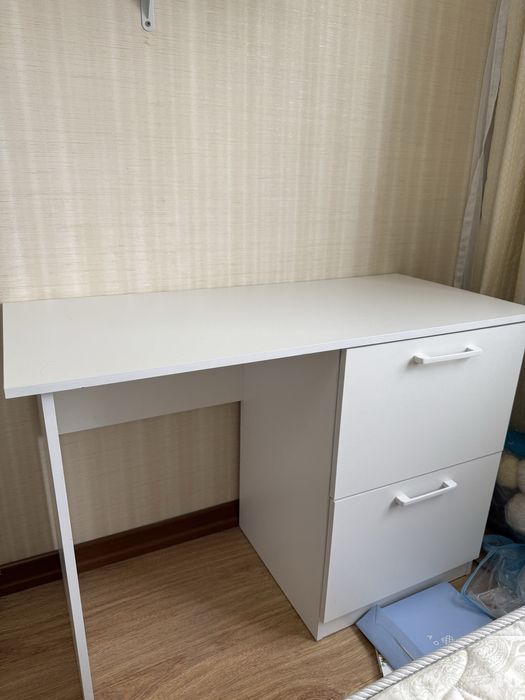 Продам кровать и стол