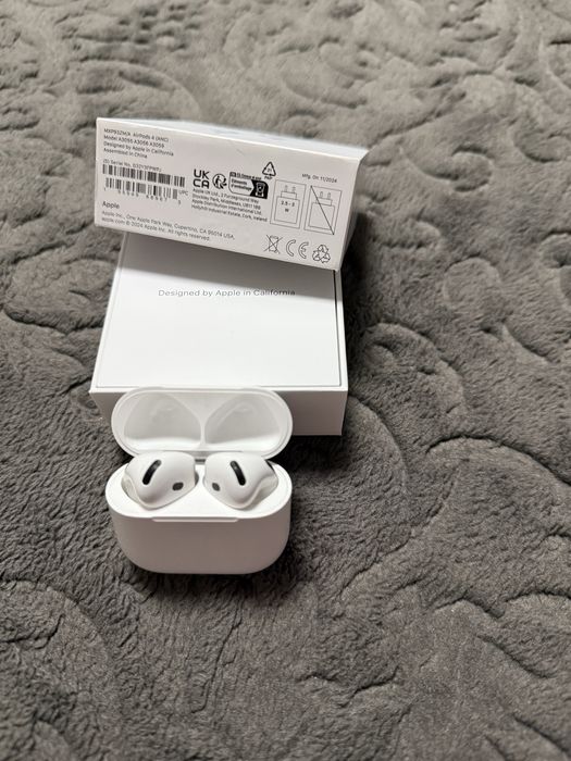 Airpods 4 active noise cancellation