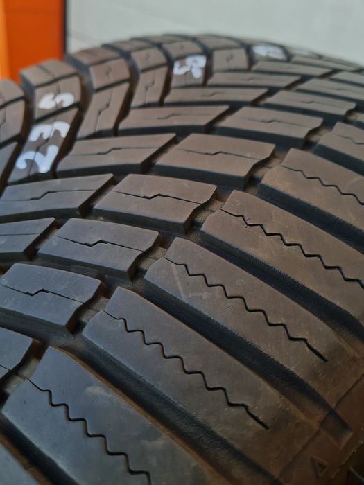 Всесезонни гуми 2 броя BRIDGESTONE WeatherControl A005 235 50 R19 дот 2923