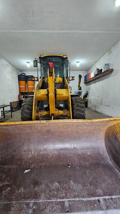 Продам фронтальный погрузчик б/у