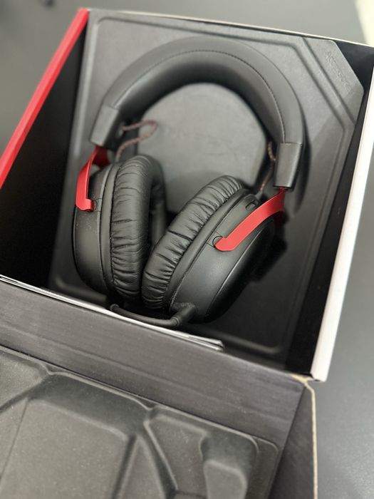 Продам Наушники HyperX Cloud III Wireless черно-красный