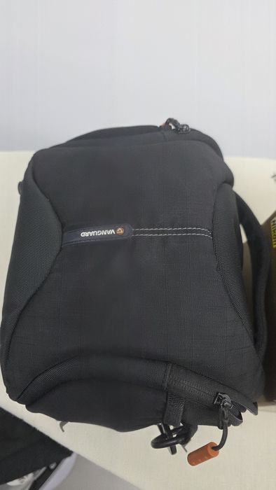 Nikon D5600 + 4 obiective , 2 acumulatori , genata + rucsac