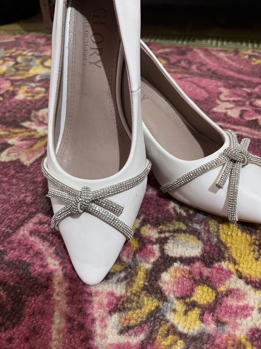 Белые туфли в отличном состояний