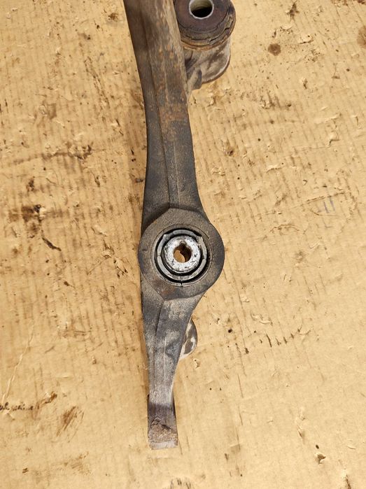 Преден Ляв Носач Mercedes E class W211 4Matic Tmodel 2008 320CDI