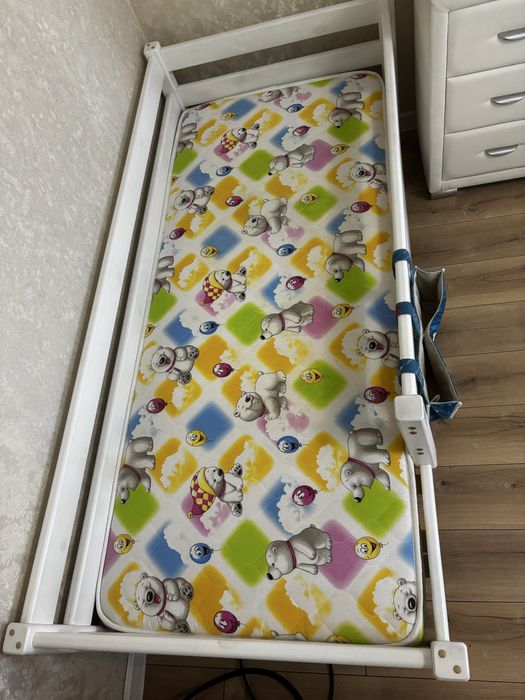 Детская кровать с матрасом