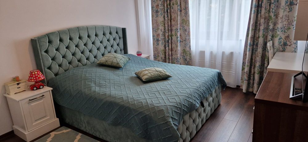 Vand apartament cu 2 camere Tractorul/Coresi