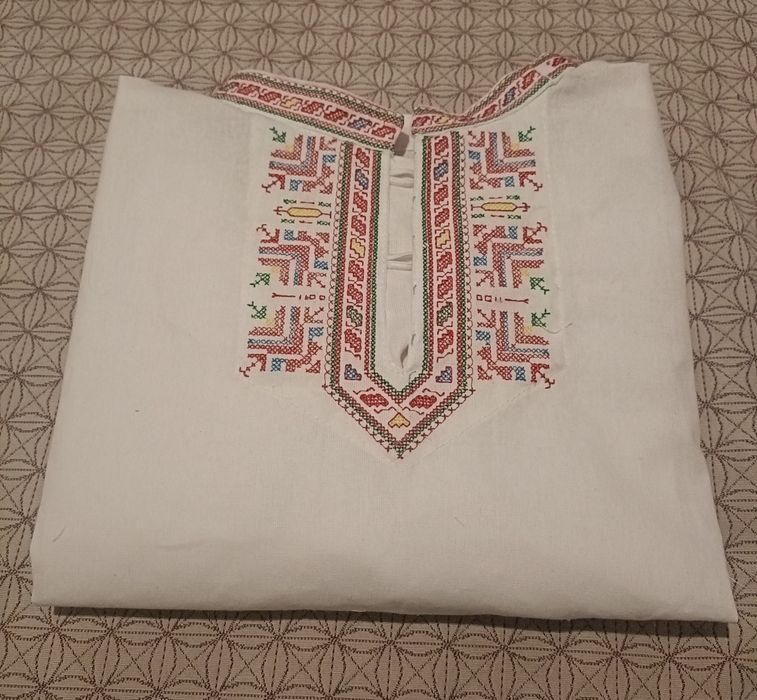 Бродирана риза със Старозагорски мотив