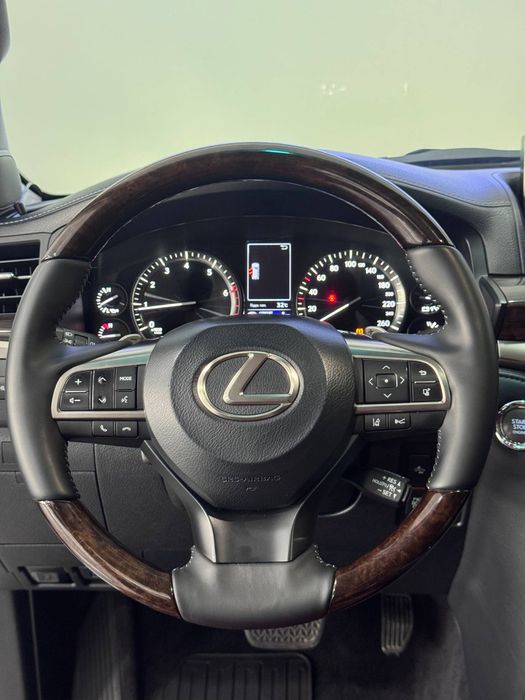 Lexus LX 570 Sotuvda