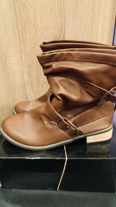 Два чифта Есенни Боти, ЧИСТО Нови, 41 номер