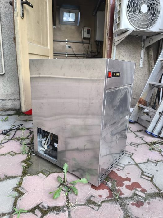 Продам льдогенератор 25 кг/сут.