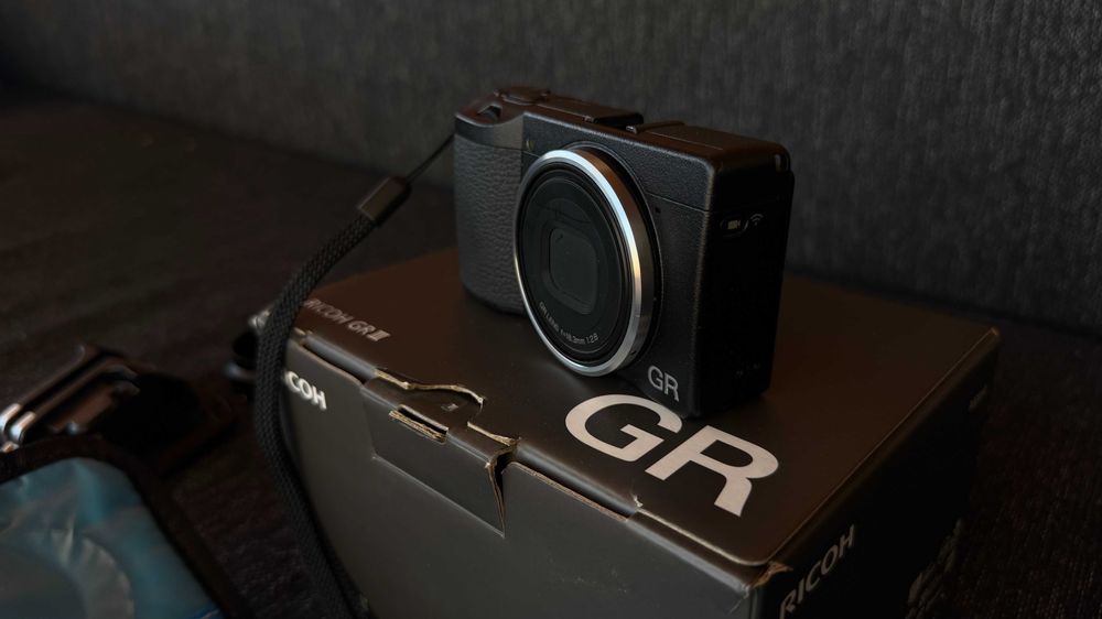 Ricoh GR III ca nou