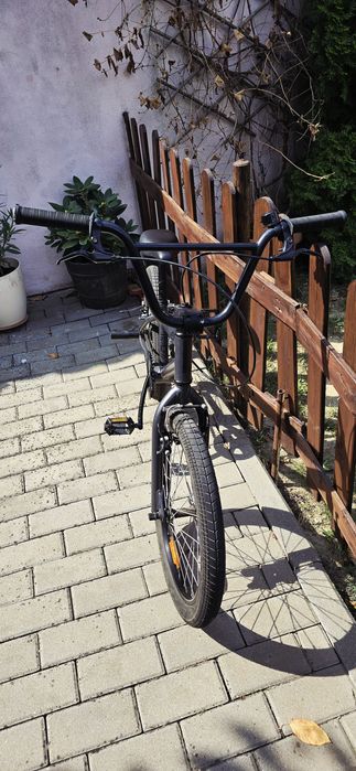 Bicicletă BMX 20 inch – stare foarte bună, tuburi metalice adăugate