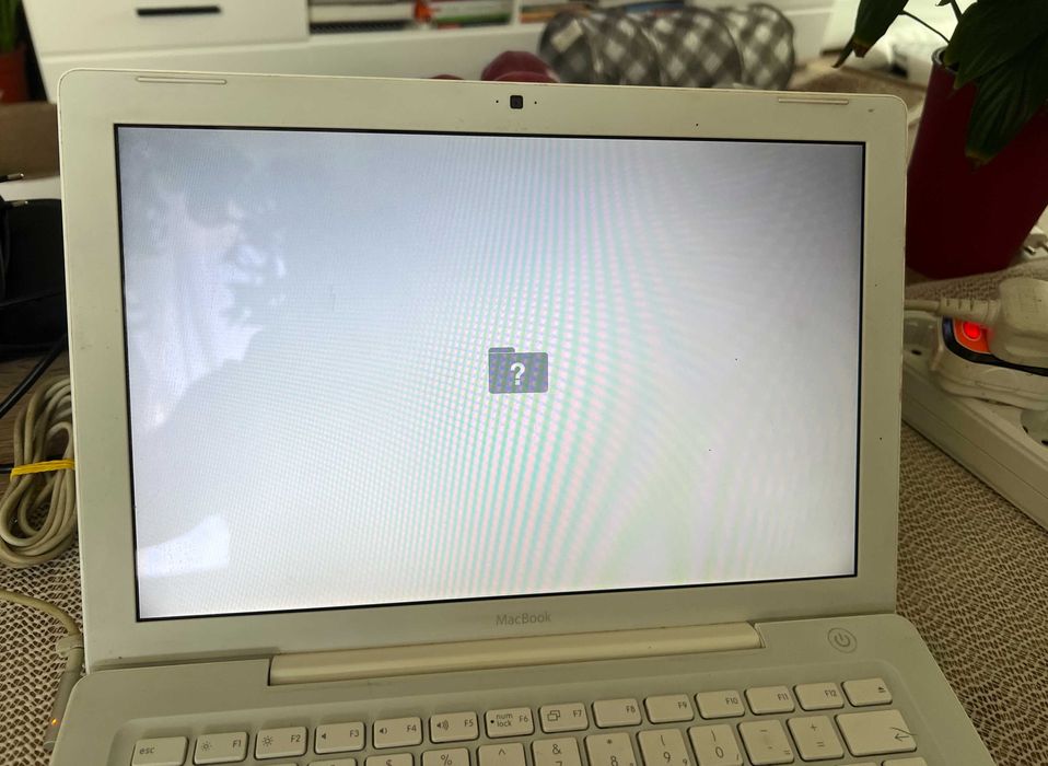 MacBook White A1181 13.3 Intel Core2Duo 2.13GHz defect HDD