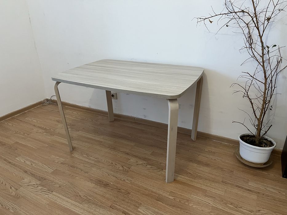 Стол Ikea-style, скандинавский стиль