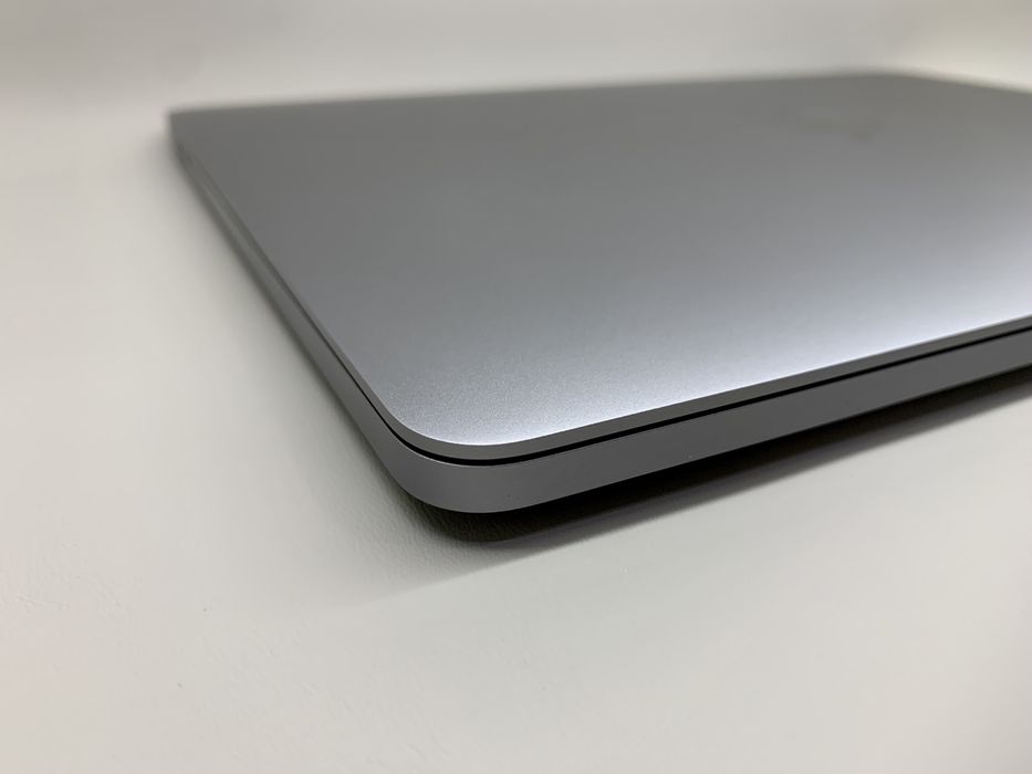 apple Mac book pro 13.3