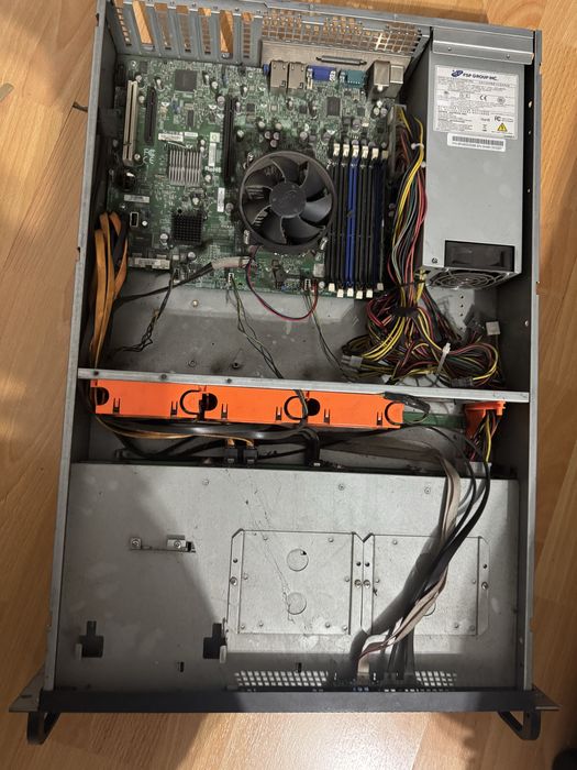 Продам сервер Supermicro в корпусе 2U