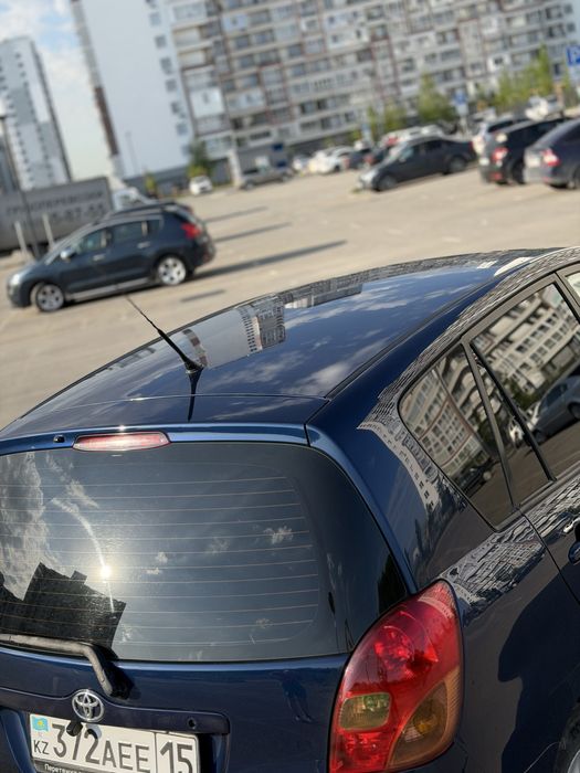 Toyota corolla verso 2002г