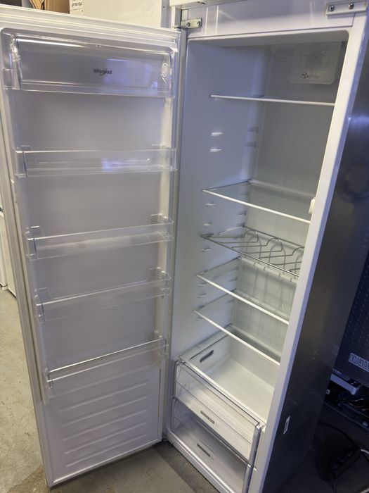 Frigider racitor încorporabil Whirlpool ARG180701