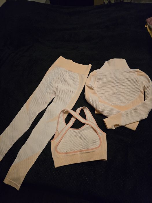 Спортен сет в три части