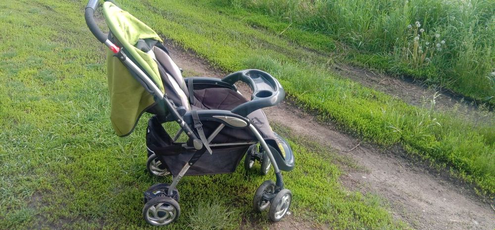 Продам коляску и детский столик