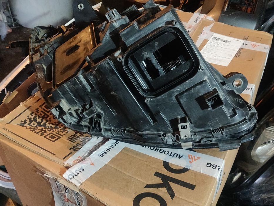 Преден Ляв Фар Led зa Mercedes W205 C--class 2014--2019