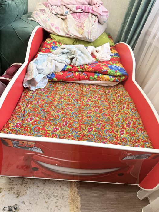 Детски кровать,шкаф и тумбочка
