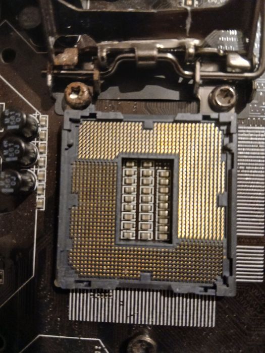 Дъно B85 G43 gaming с процесор i7 4790k и рам 8gb и видео карта