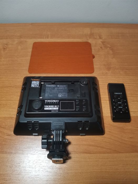 Накамерный видеосвет YN-300