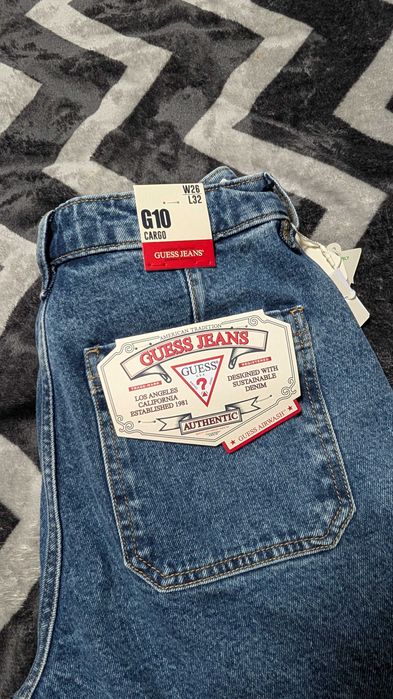 Нови дънки Guess