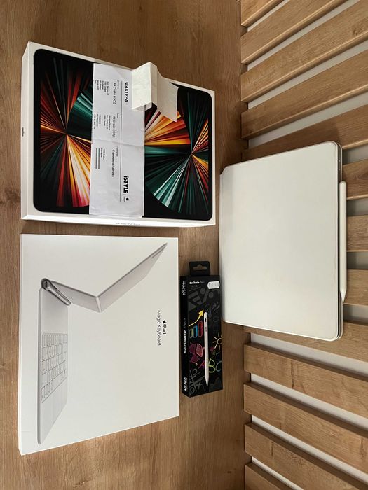 Ipad Pro 12.9 (5th Gen) + Magic Keyboard + Pen
