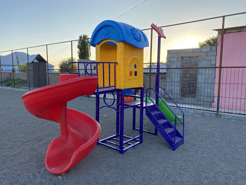 Детский домик новый.