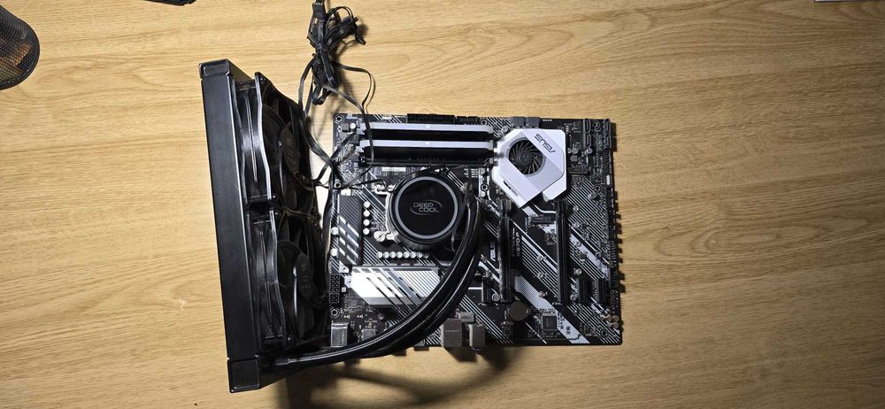 Componente PC de gaming sau munca