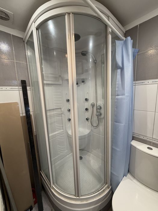 Cabina de dus nefolosita