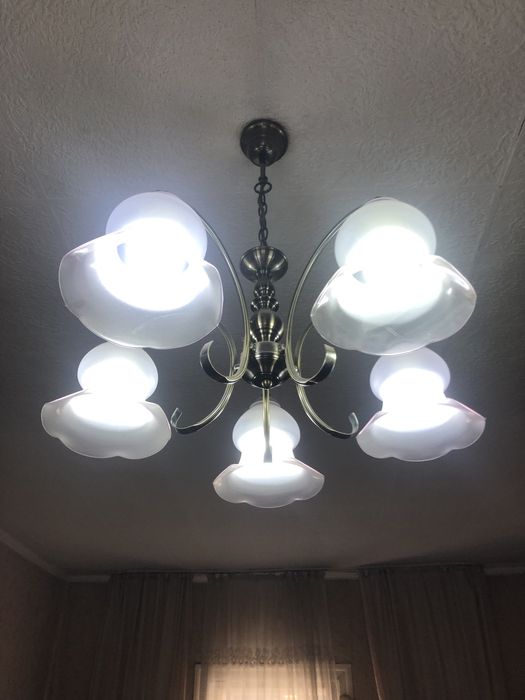 Продам люстру в хорошем состоянии