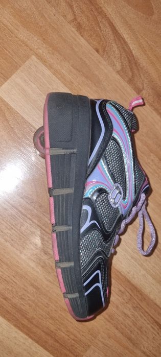 Кроссовки для девочки