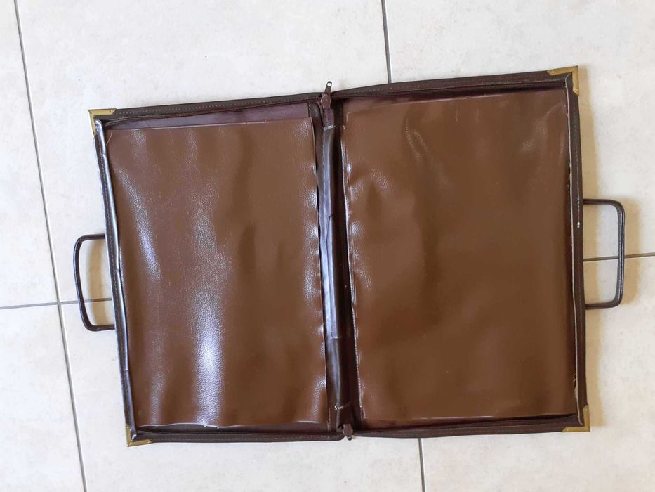 Чанта и куфарче от Соца и съвременна папка