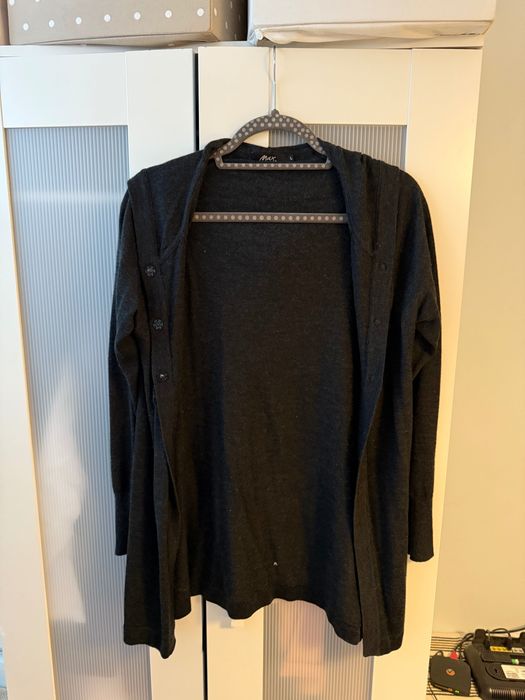 Тъничка жилетка с качулка