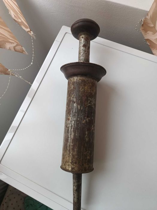 Vând pompa pentru umplut cârnați, model vechi!!